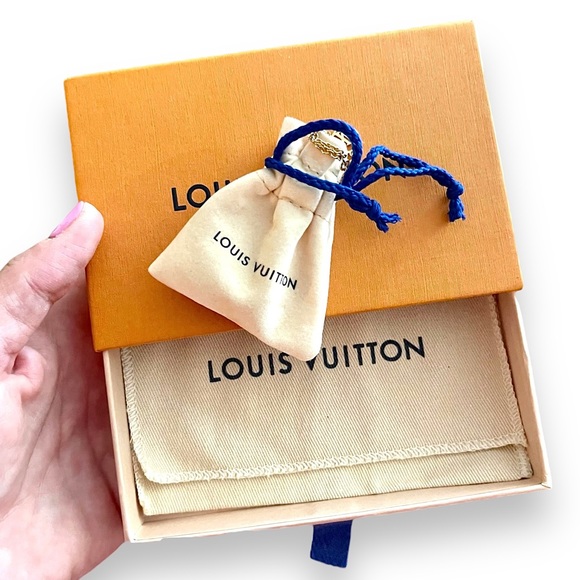 NIB Louis Vuitton Essential V Bracelet M67314 - Picture 2 of 15